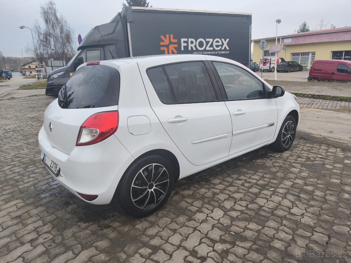 Renault Clio 1.6i Automat - 9