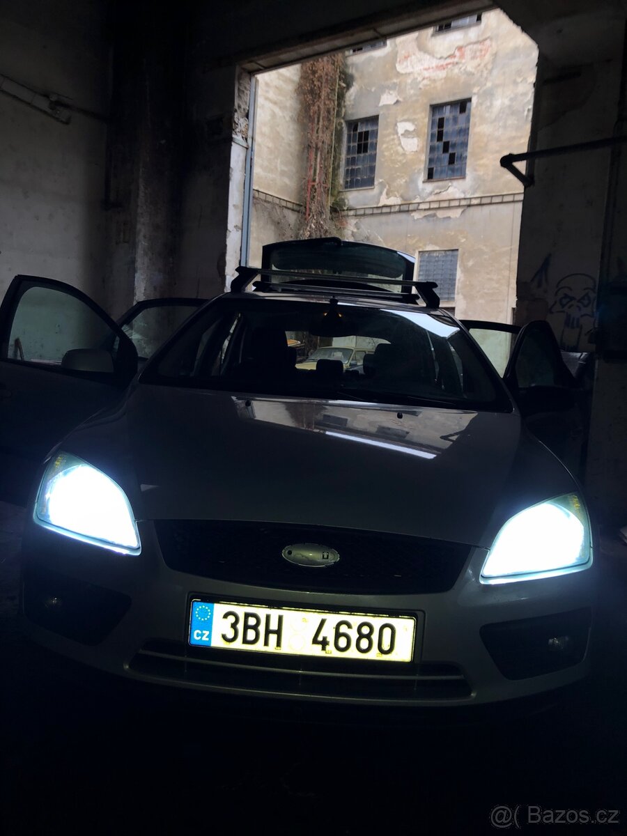 Ford fokus 1.6 - 9