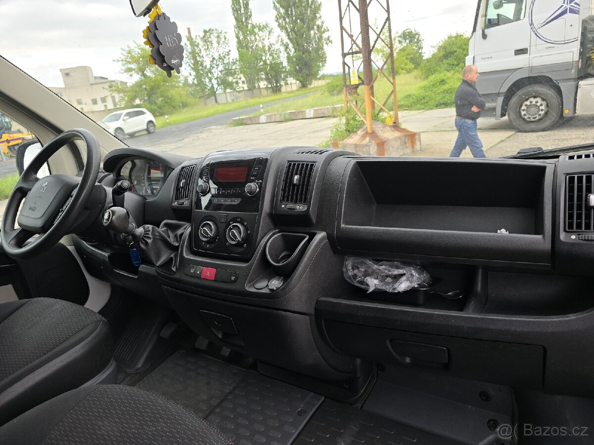 Peugeot Boxer
2,0 HDI
- 9