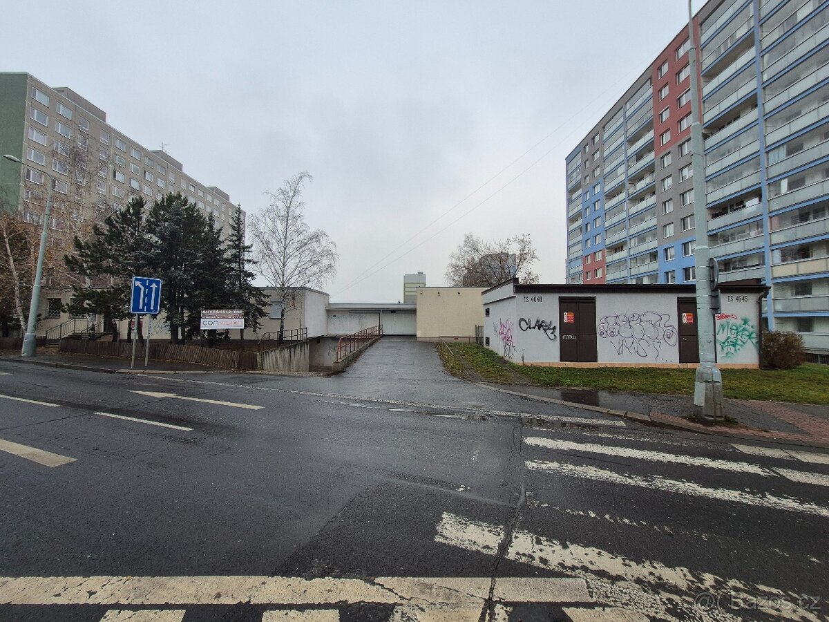 Garáž Praha - sídliště Řepy - ul. Na Chobotě - 9