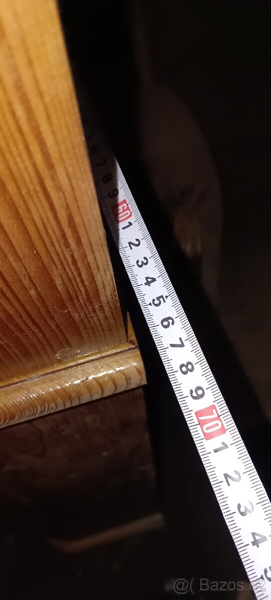 Rohová celodřevěná komoda s vitrínou - 9