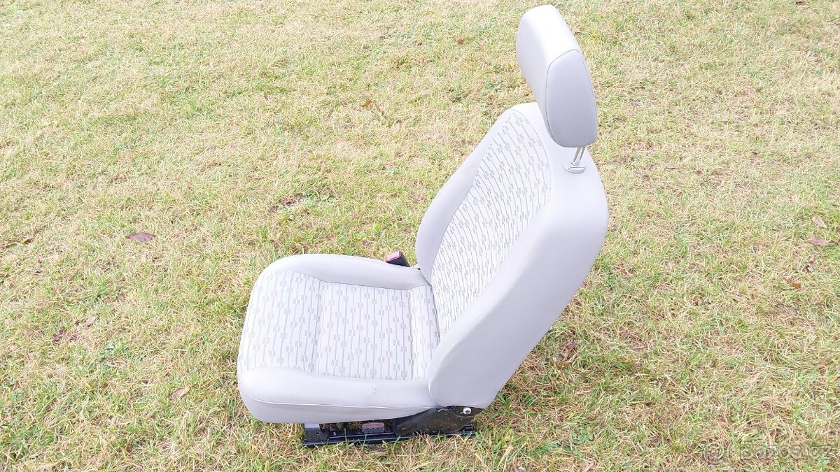 Volkswagen Transporter T5 – Sedadlo řidič - 9