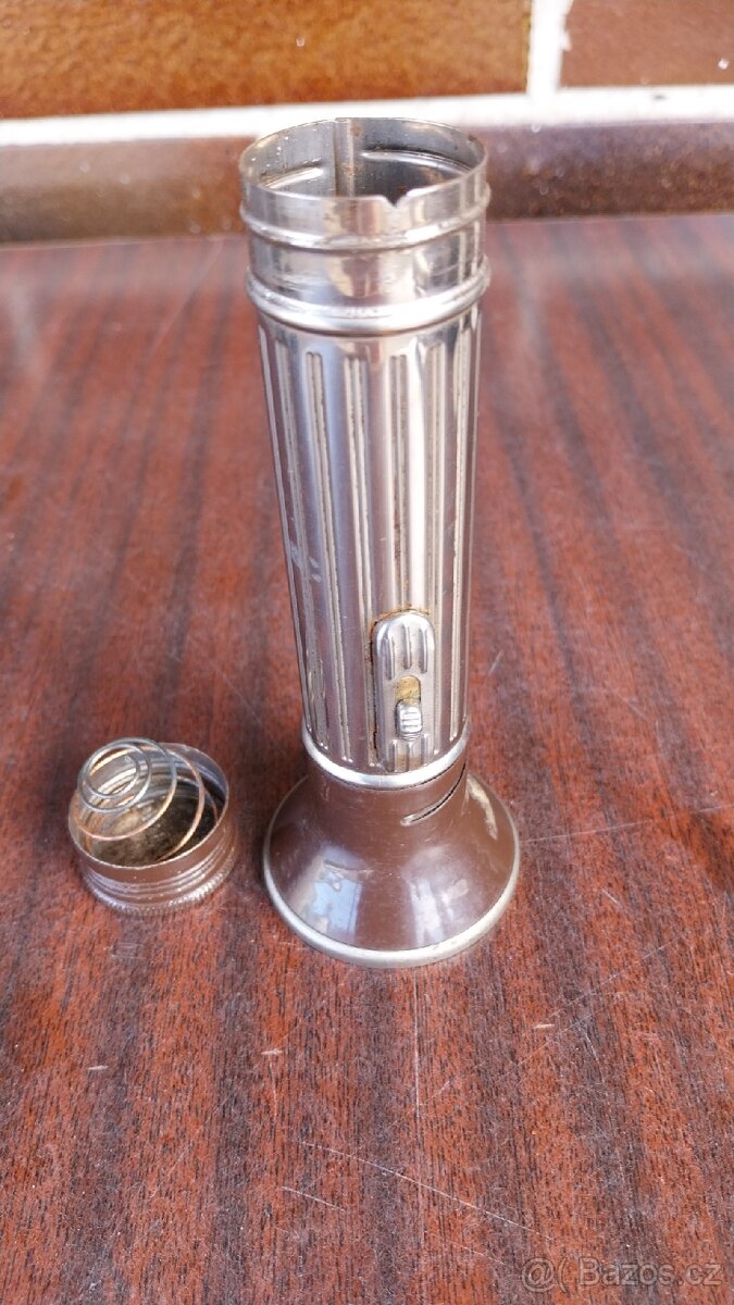 Staré retro baterky svítilny - 9