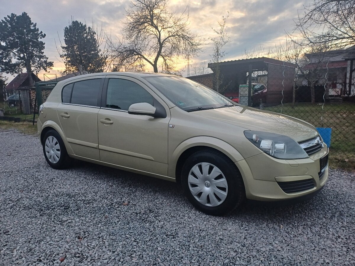 Benzínová Opel Astra 1.6 16V Twinport - 9