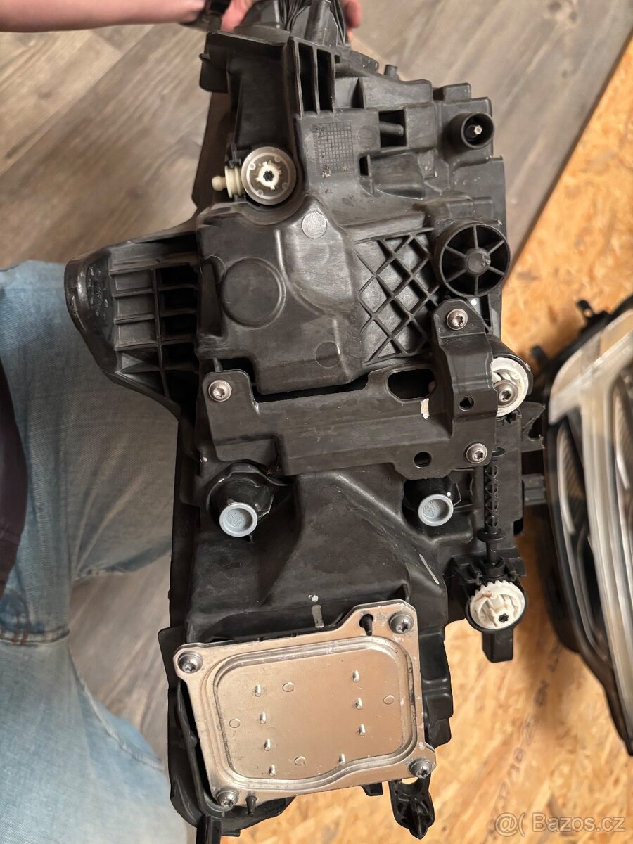 Světlomety Volvo v60 - 9