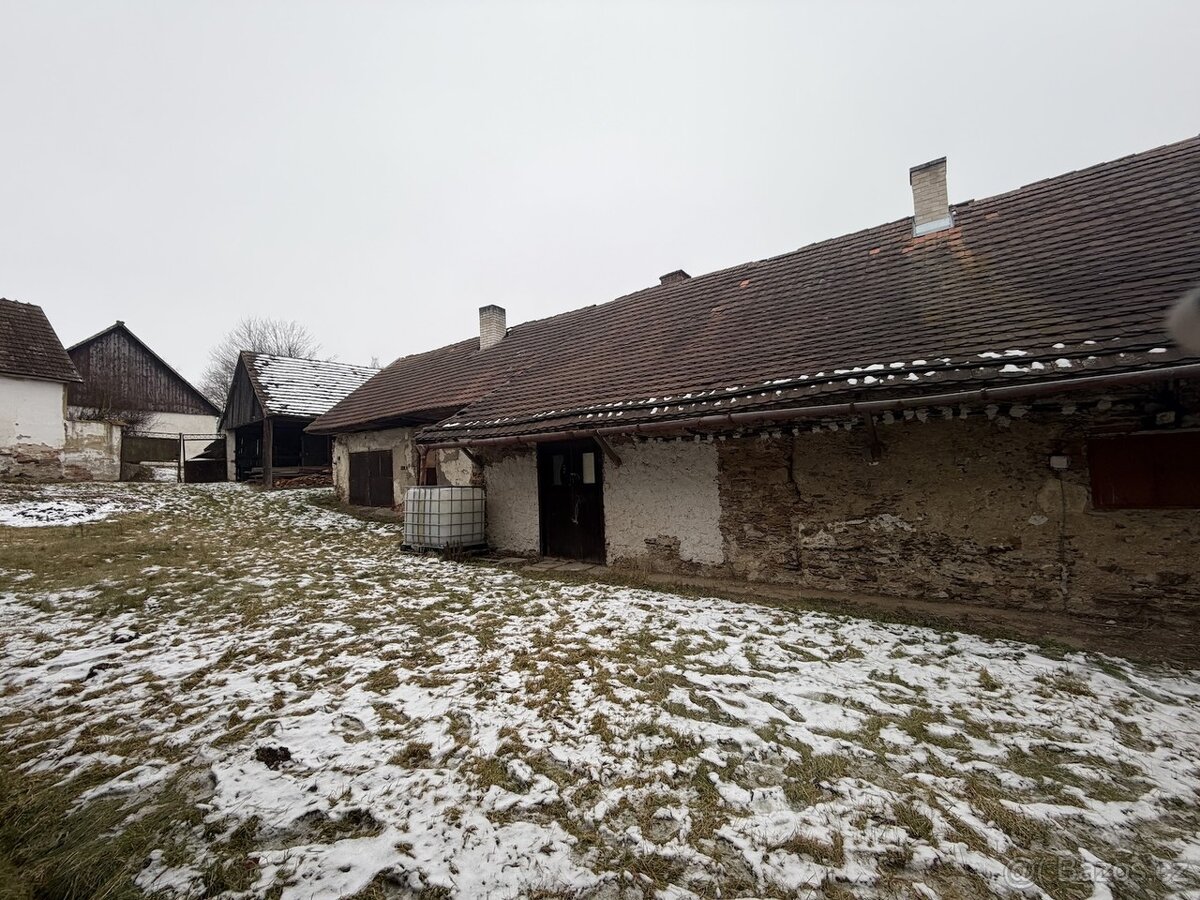 Dům s uzavřeným dvorem v Ůtěchovicích u Hořepníka - 9