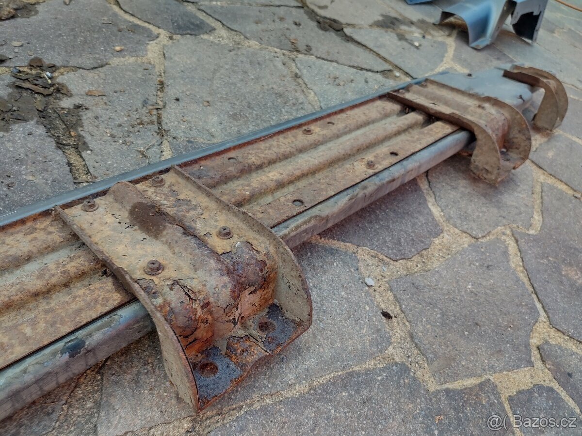 Nášlapy drobné poškození Ssangyong Rexton - 9