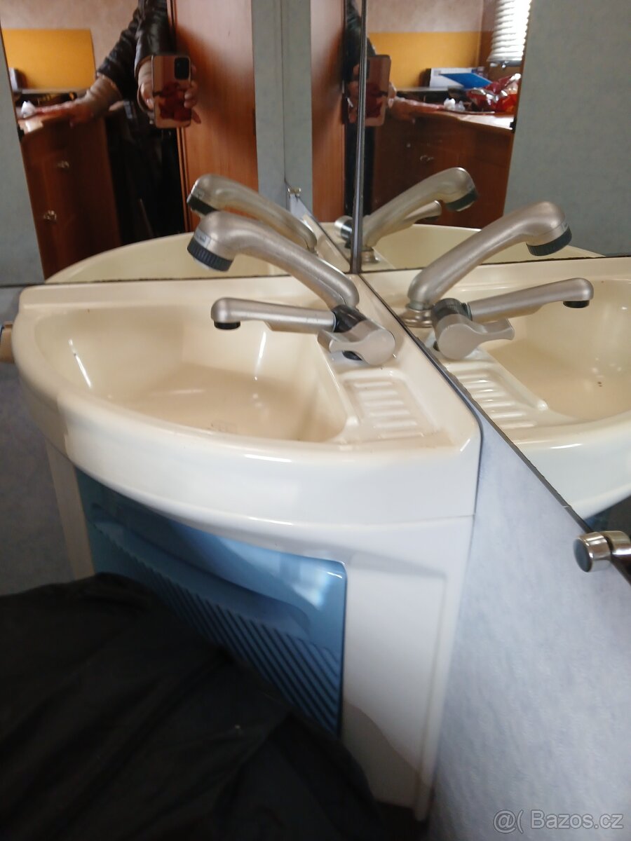 Obytný karavan Caravelair - 9