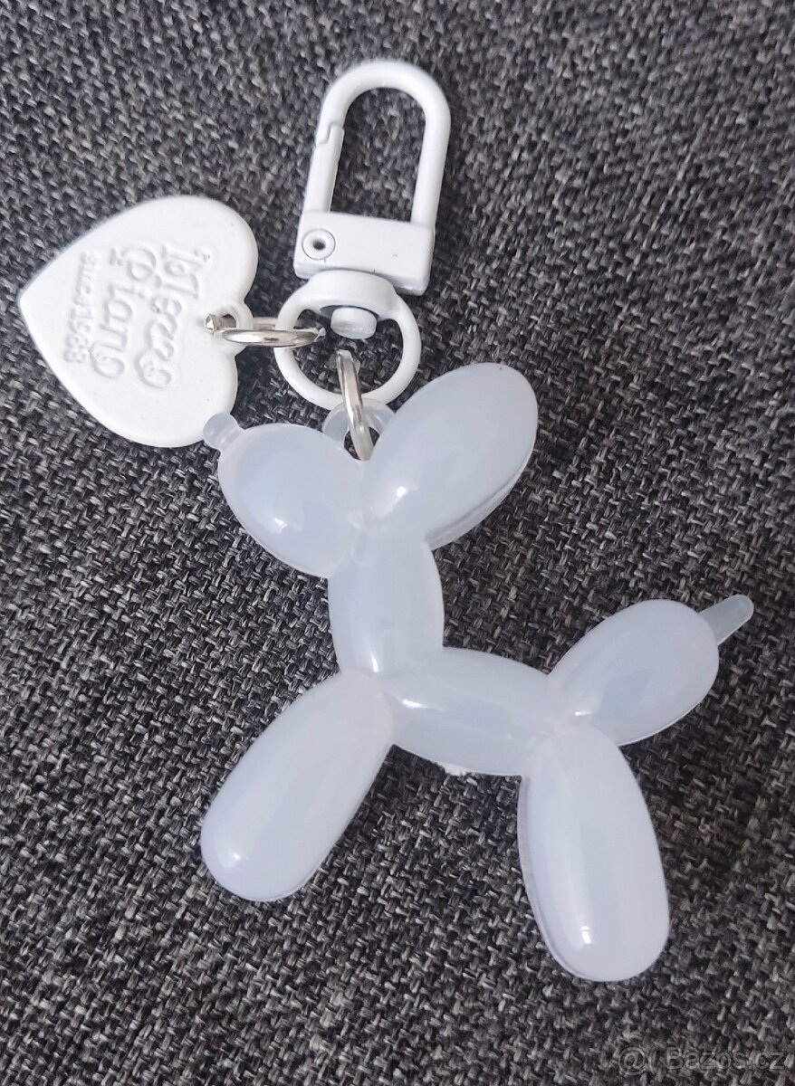 Různé nové klíčenky . - 9