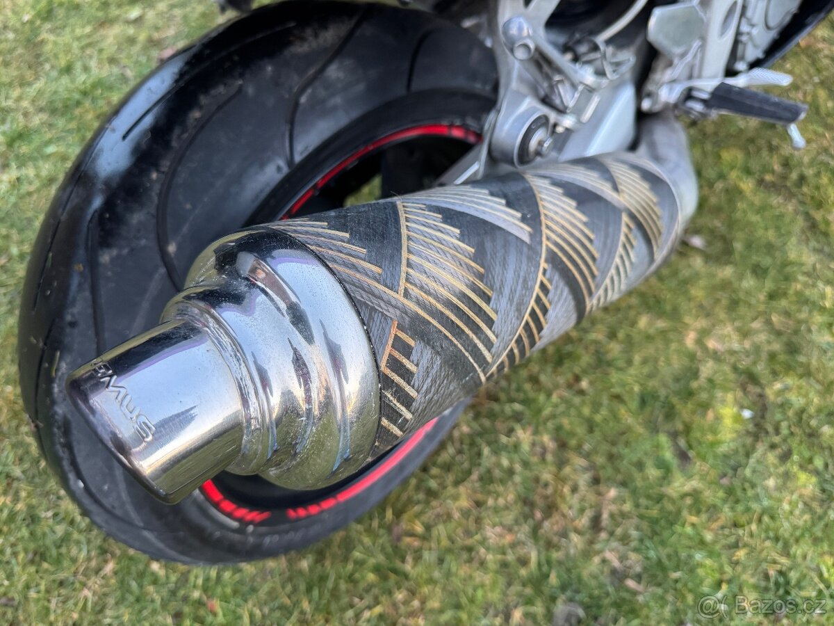 Yamaha FZR 1000, 1995, poslední model - 9