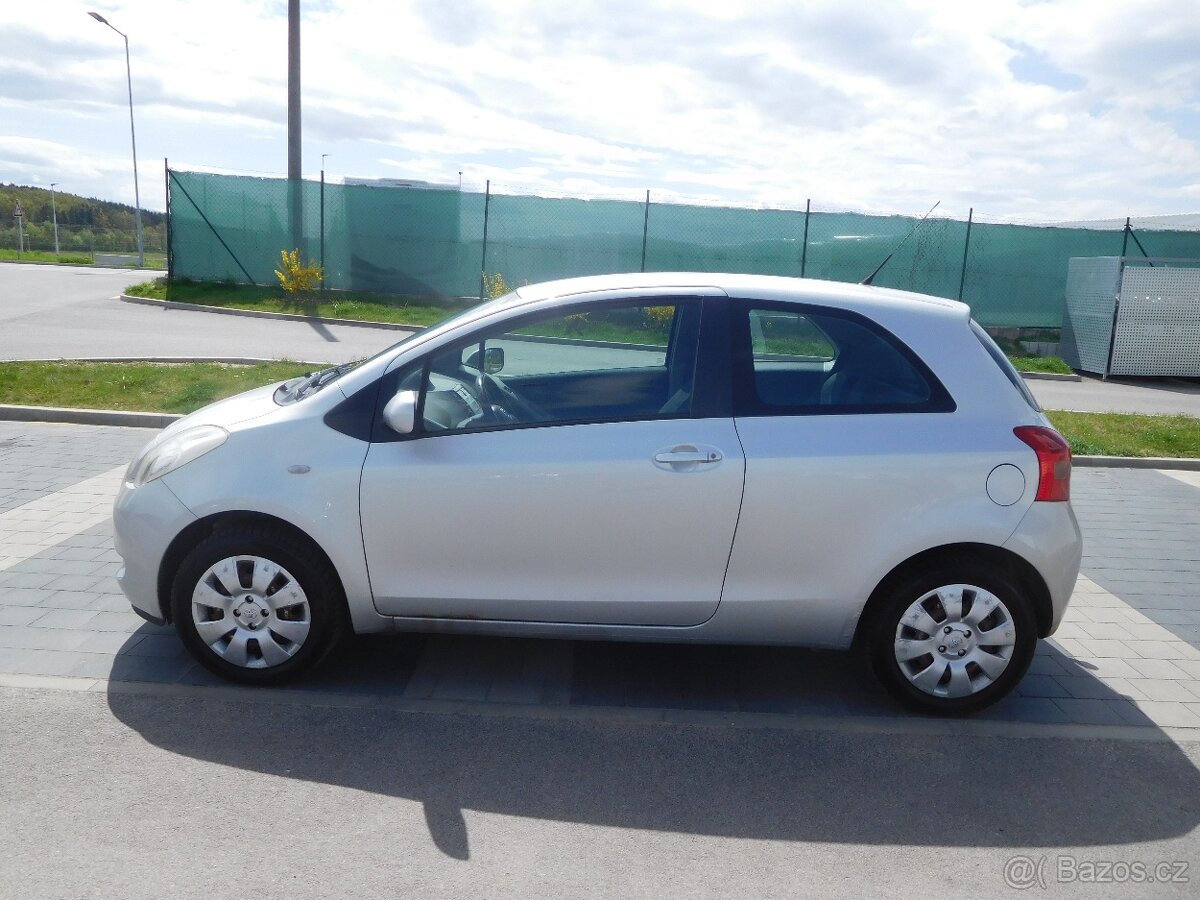 Toyota Yaris 1.0 VVTi Base, 51 kW, Klima - 9