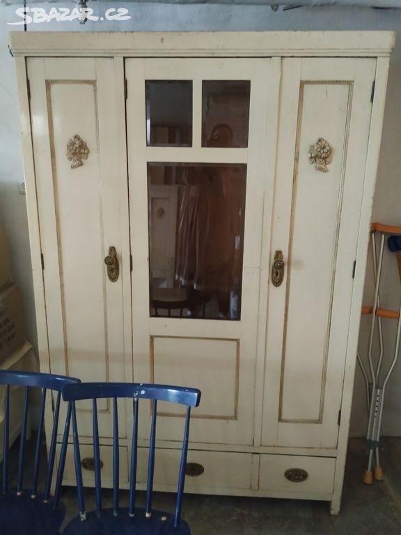 Starožitná ložnice Ludvík XVI 2 skříně a 2 postele - 9