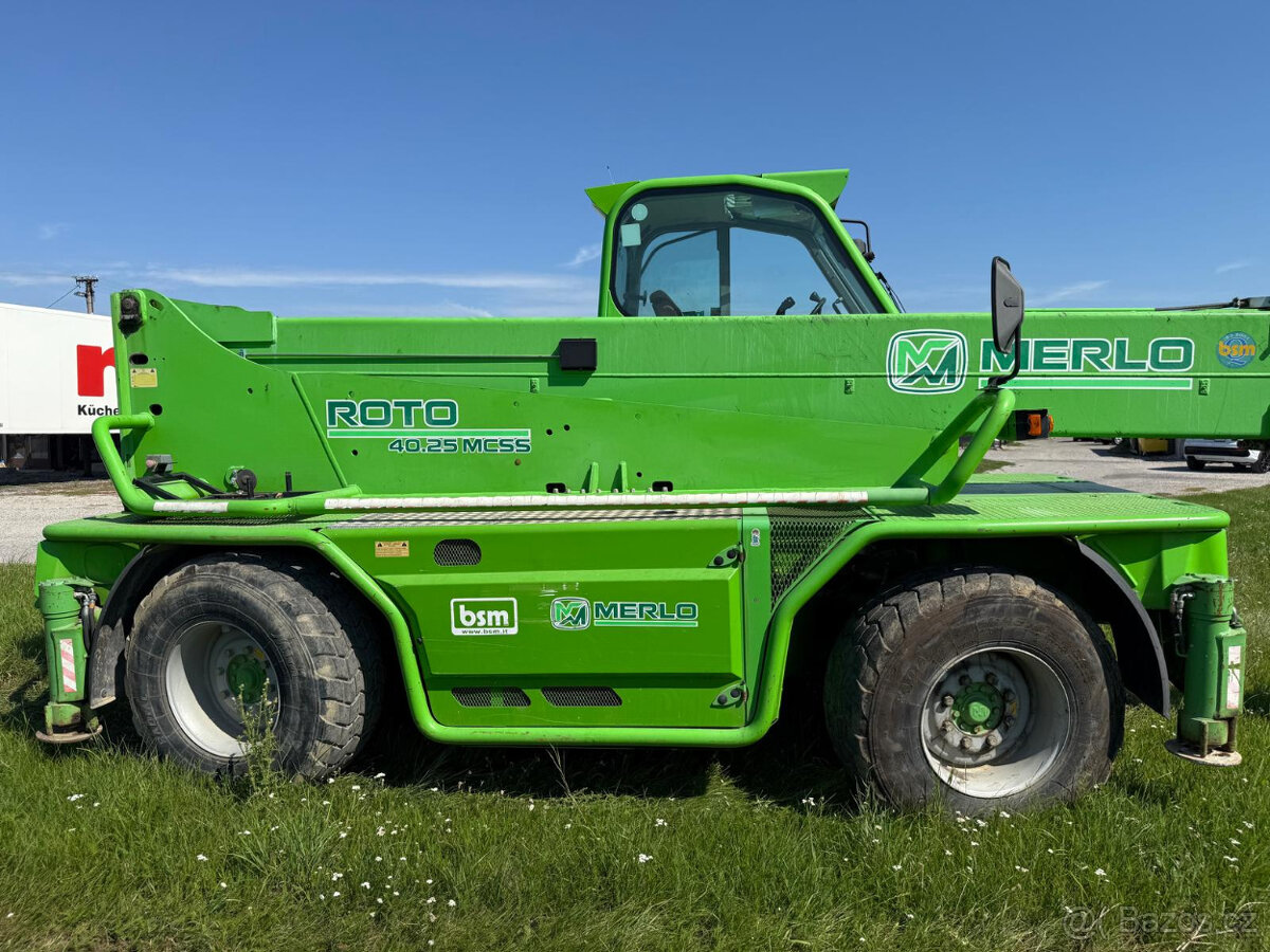 Otočný teleskopický manipulátor MERLO ROTO 40.25 MCSS - 9