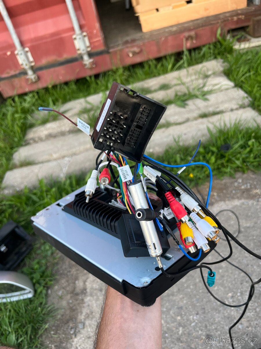 Rádio, Climatronic a rámeček - 9