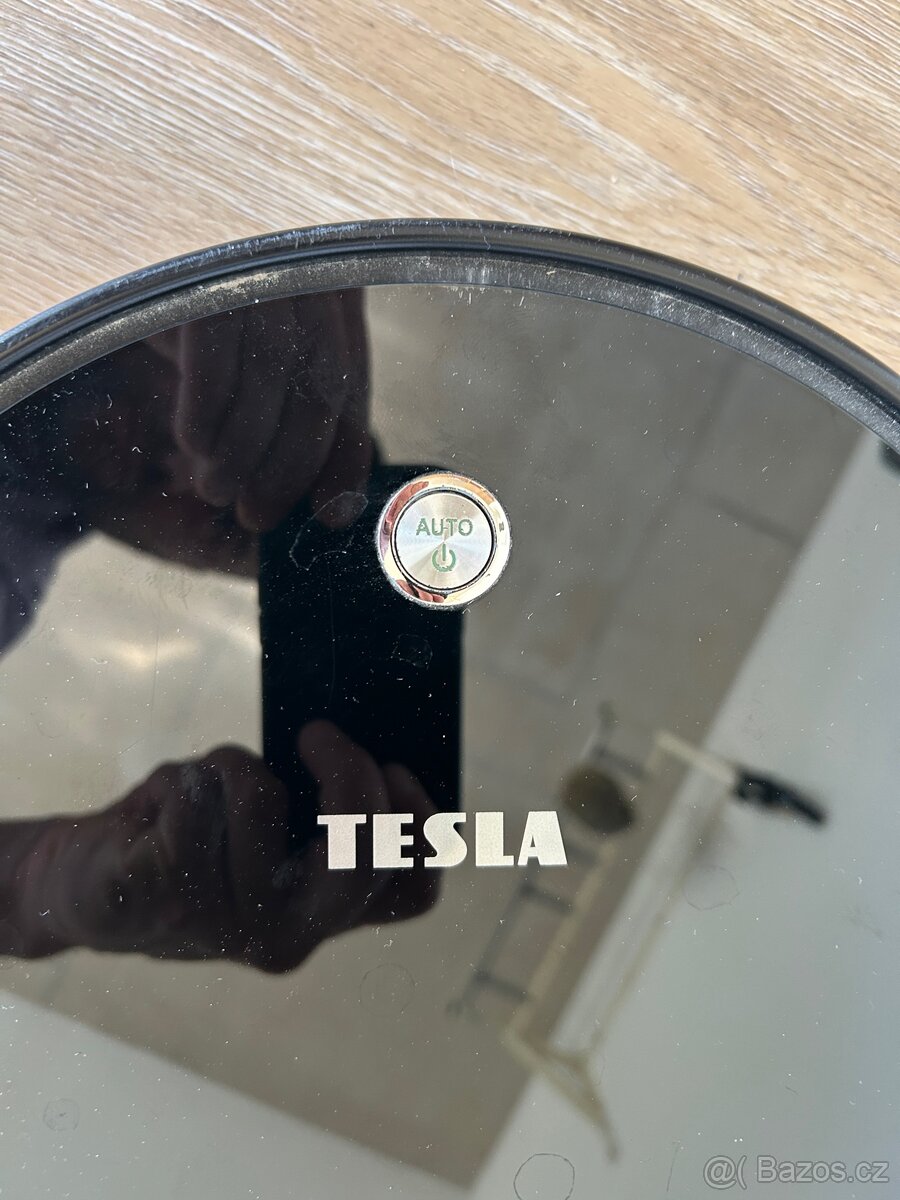 Tesla Roboticky vysavač T60 - 9
