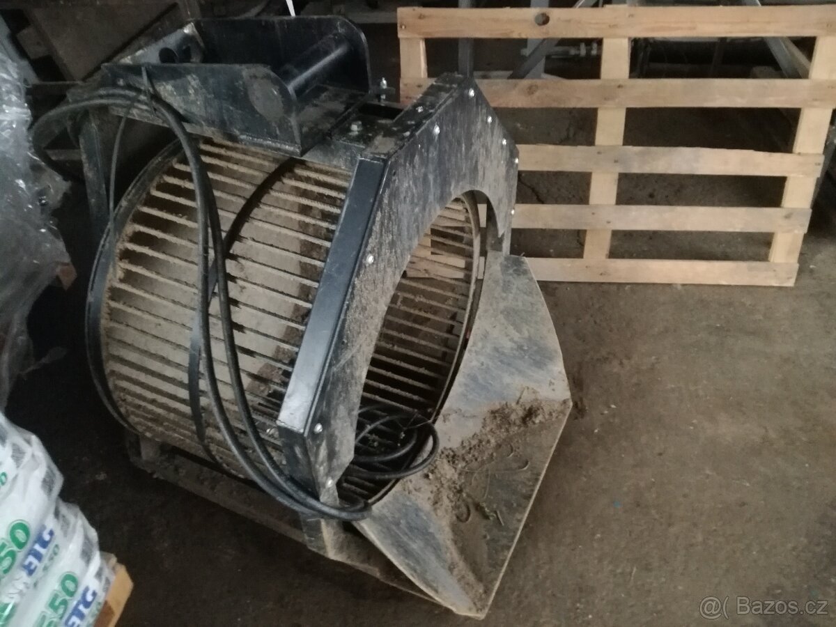 Bagr Bobcat E32 - 9