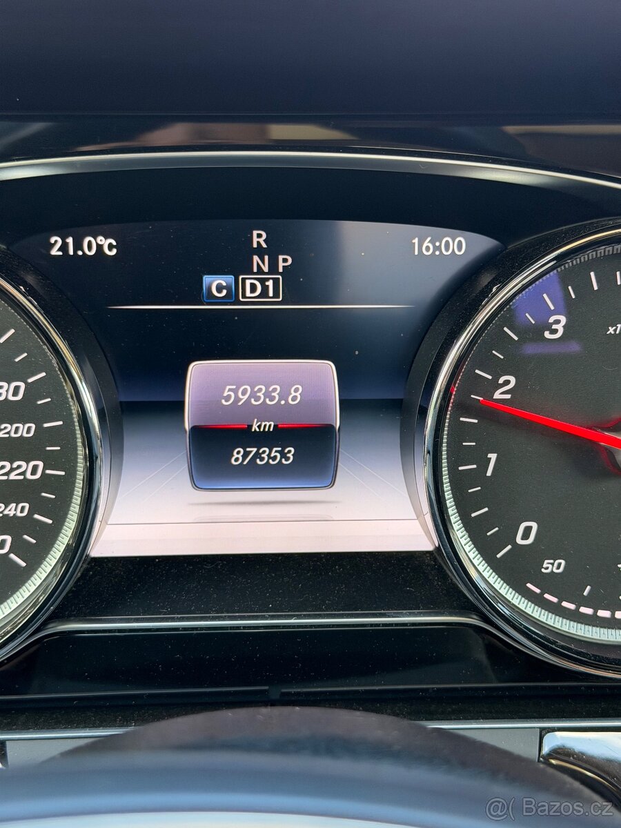 Mercedes-Benz E200 W213 - 9