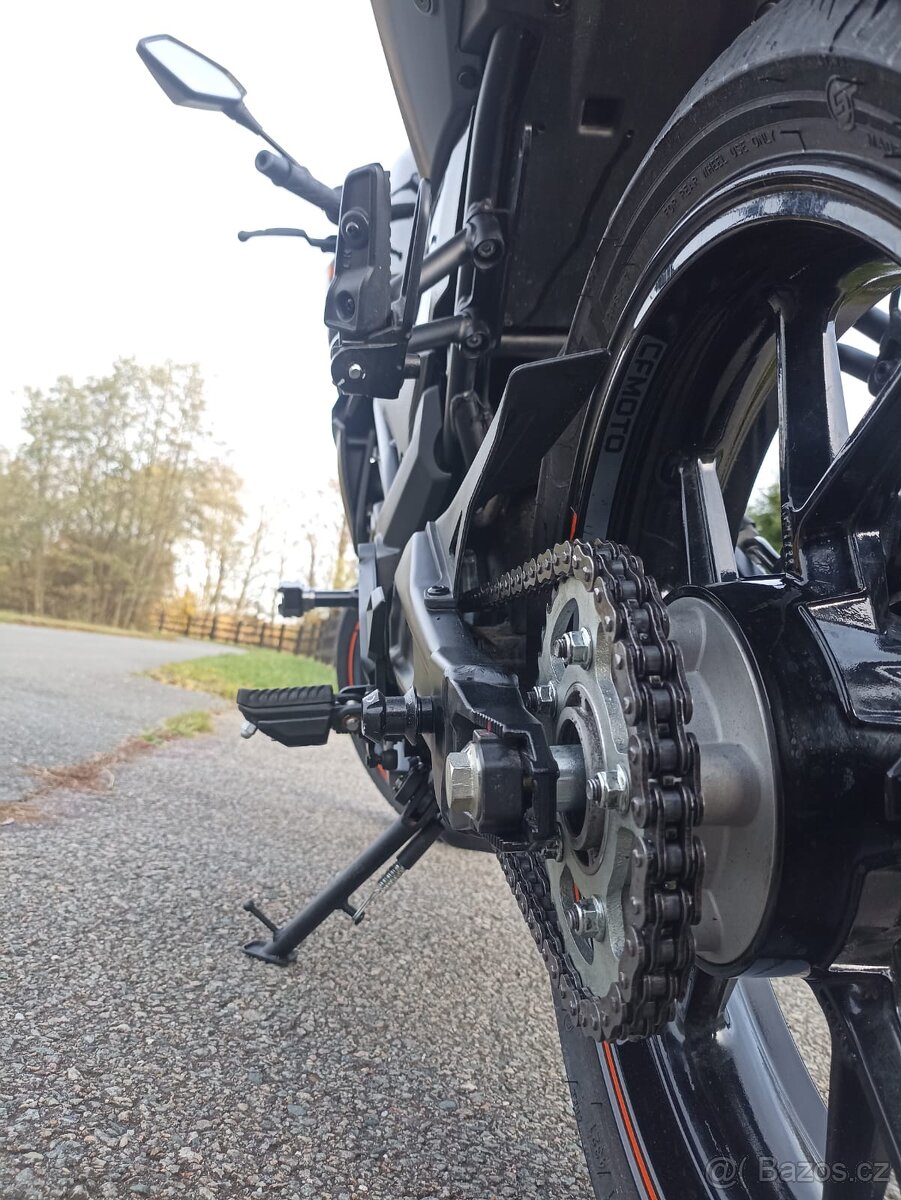 CF MOTO 300 NK + padáky + kufr - 9