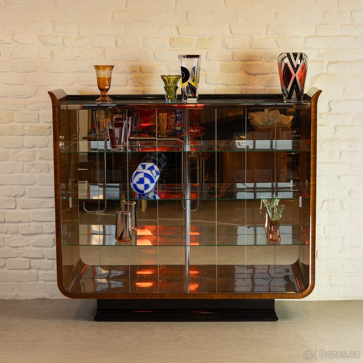 SKLENÍK..VITRÍNA TULIPÁN-UP ZÁVODY..J. HALABALA - 9