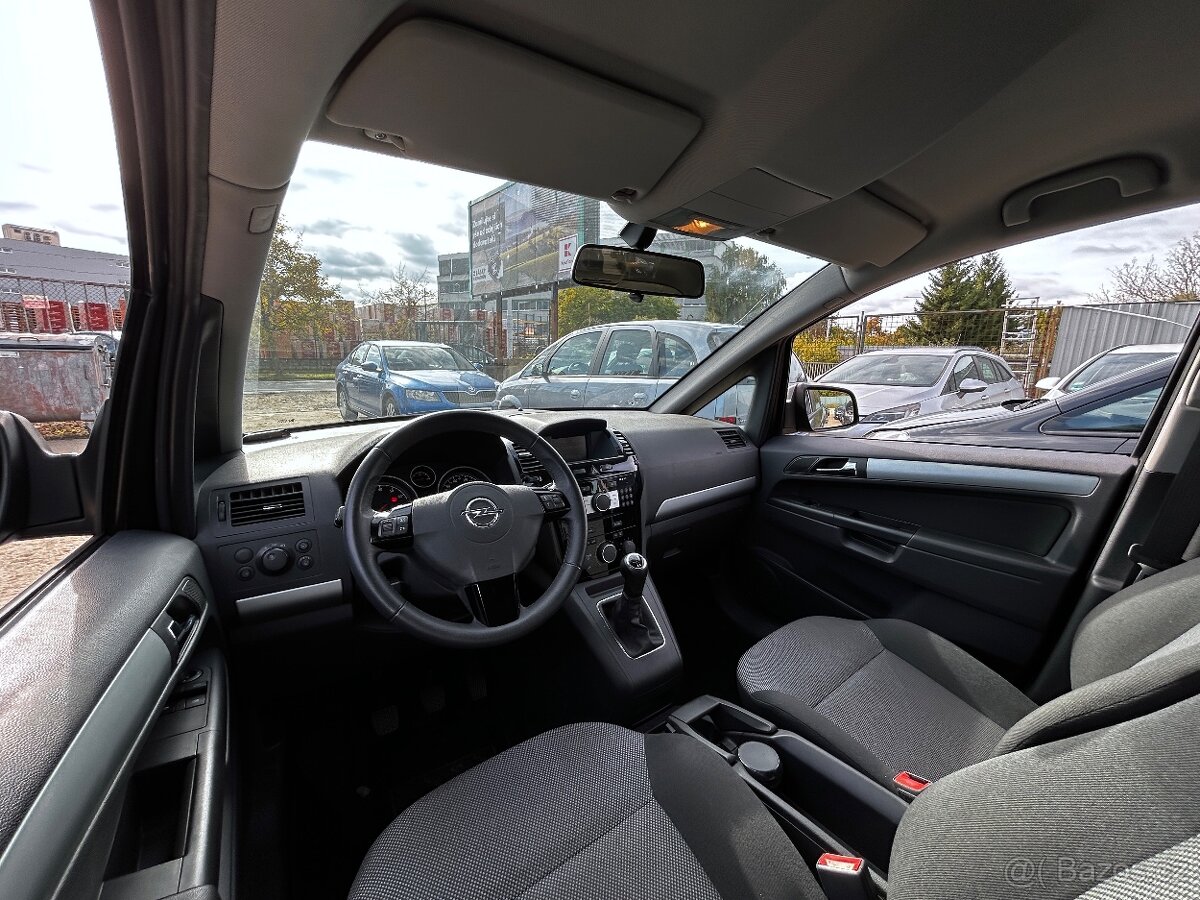 Opel Zafira B 1,8, 7 míst, 2014, najeto 135.901 km - 9