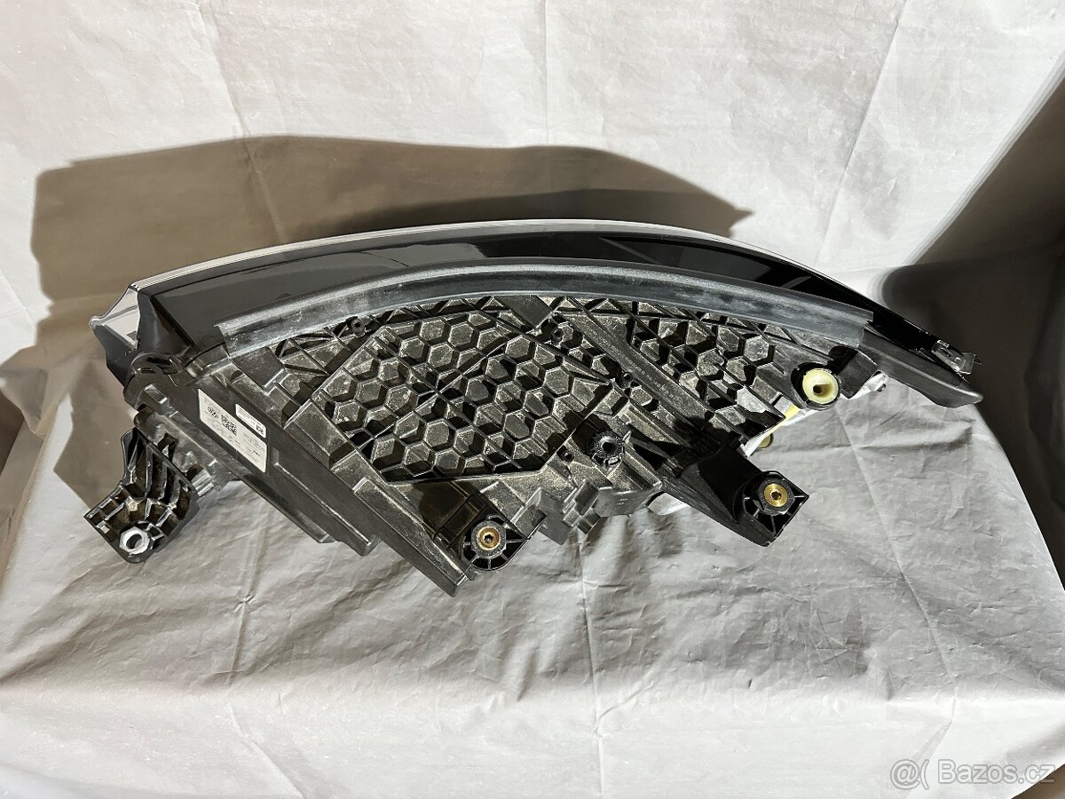 VW Multivan T7 pravý full led - 9