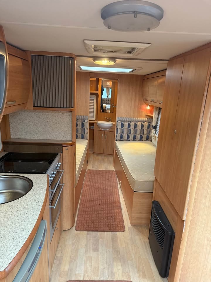 SWIFT Ace Supreme Superstar obytný KARAVAN SOLAR NOVA STK - 9