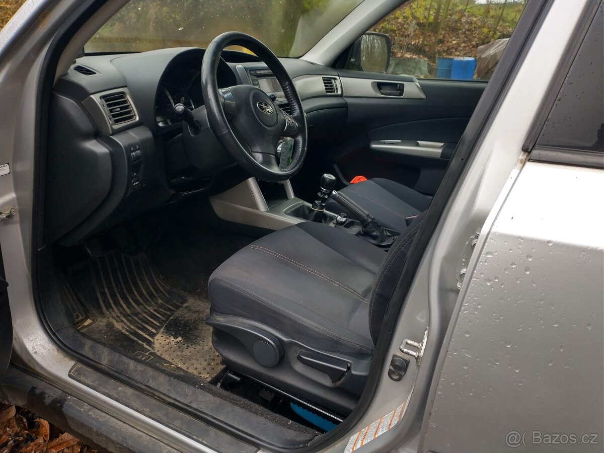 Subaru Forester 2.0 TD, 108kW, r.v. 2010, manuál, tažné - 9