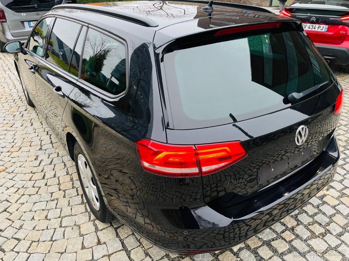 Volkswagen Passat 2.0TD 2019 AUT LED SENZORY VÝHŘEV SERVISKA - 9
