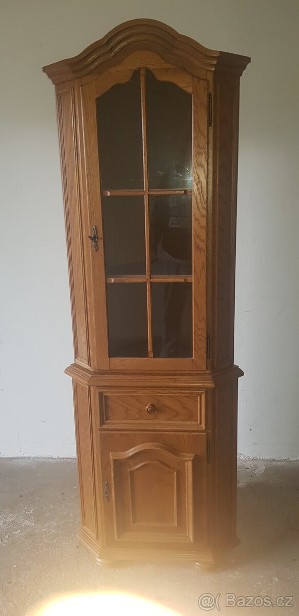 PRODÀM DVĔ PROSKLENÈ ROHOVÈ VITRÌNY MASÌVNÌ BOROVICE A DUB - 9