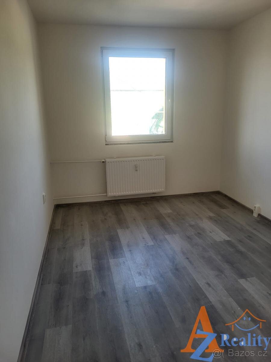 Nabízíme dlouhodobý pronájem bytové jednotky, 3+1/L, v ulici - 9