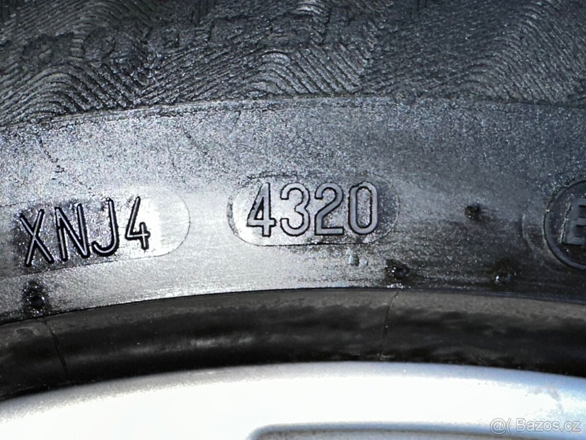 Original ALU kola VW Dynamic 18" 7,5J ET40 + 235/50/R18 - 9