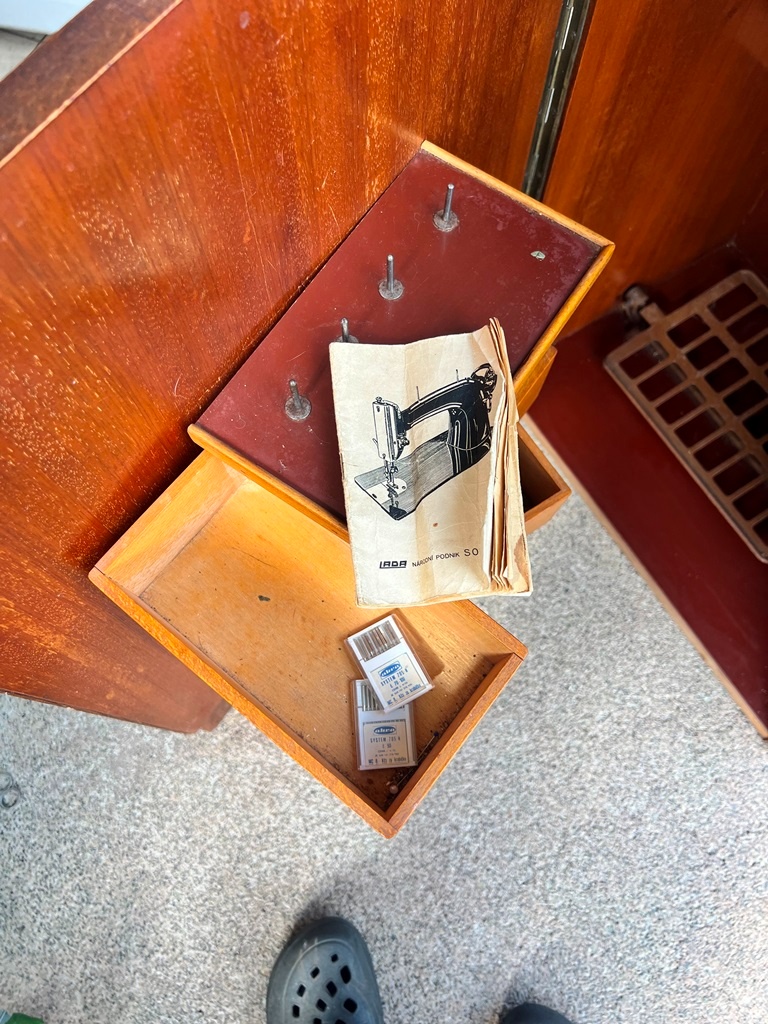 Šicí stroj Lada 121 - 9