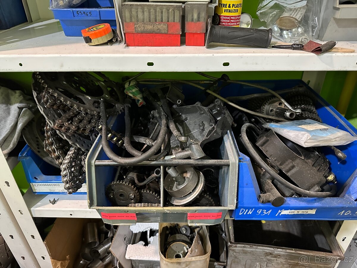 Kawasaki GPZ 1000rx - 9