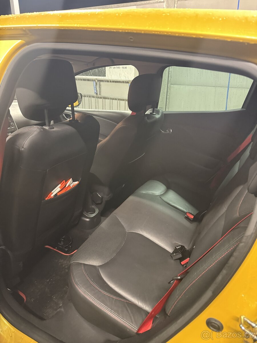 Renault Clio IV RS 200 - 9