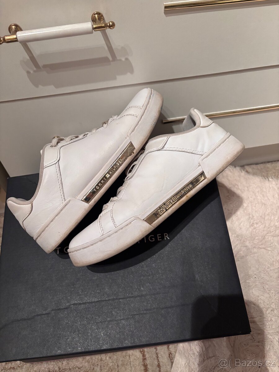 Dvoje dámské kožené boty Tommy Hilfiger vel. 38 - 9