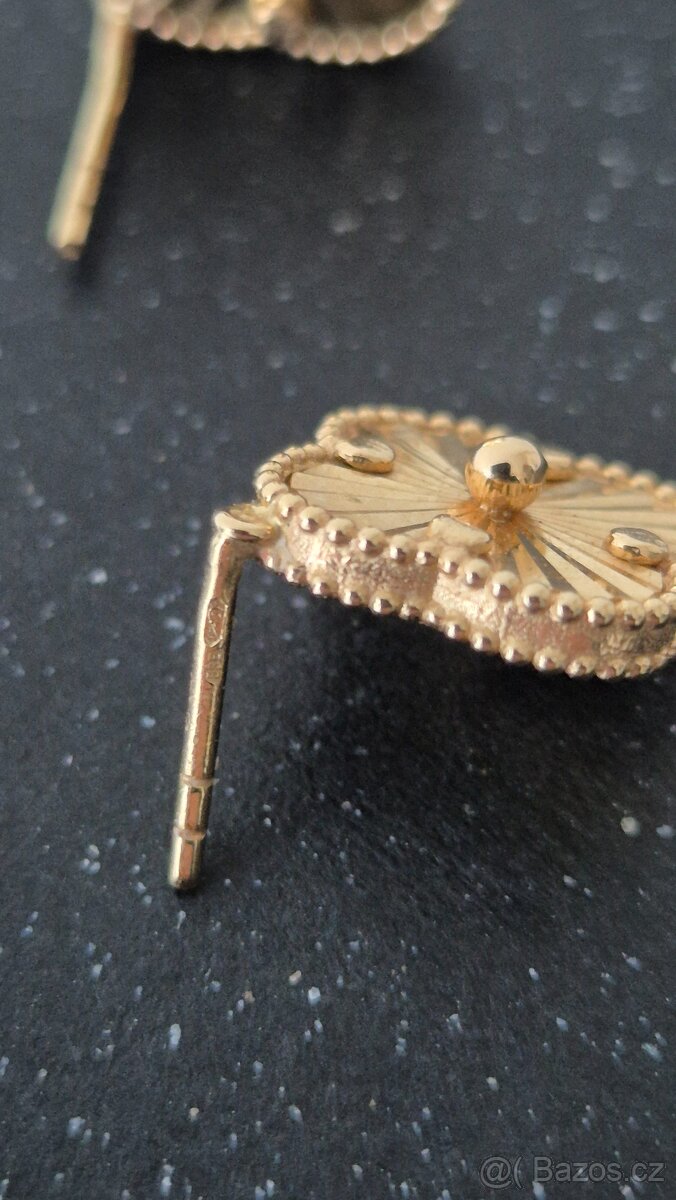 Výrazné zlaté náušnice guilloché - 9