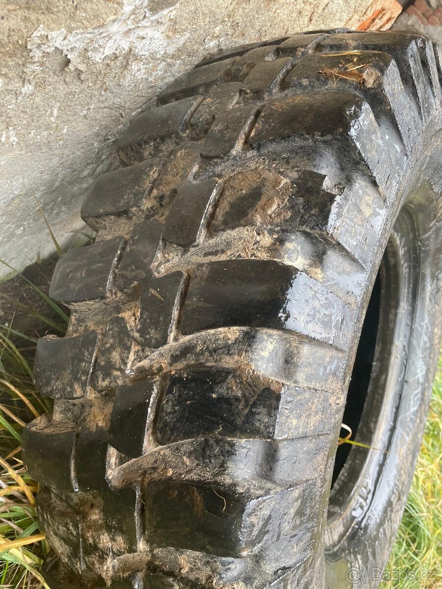 Pneu 10,50-16 - 9