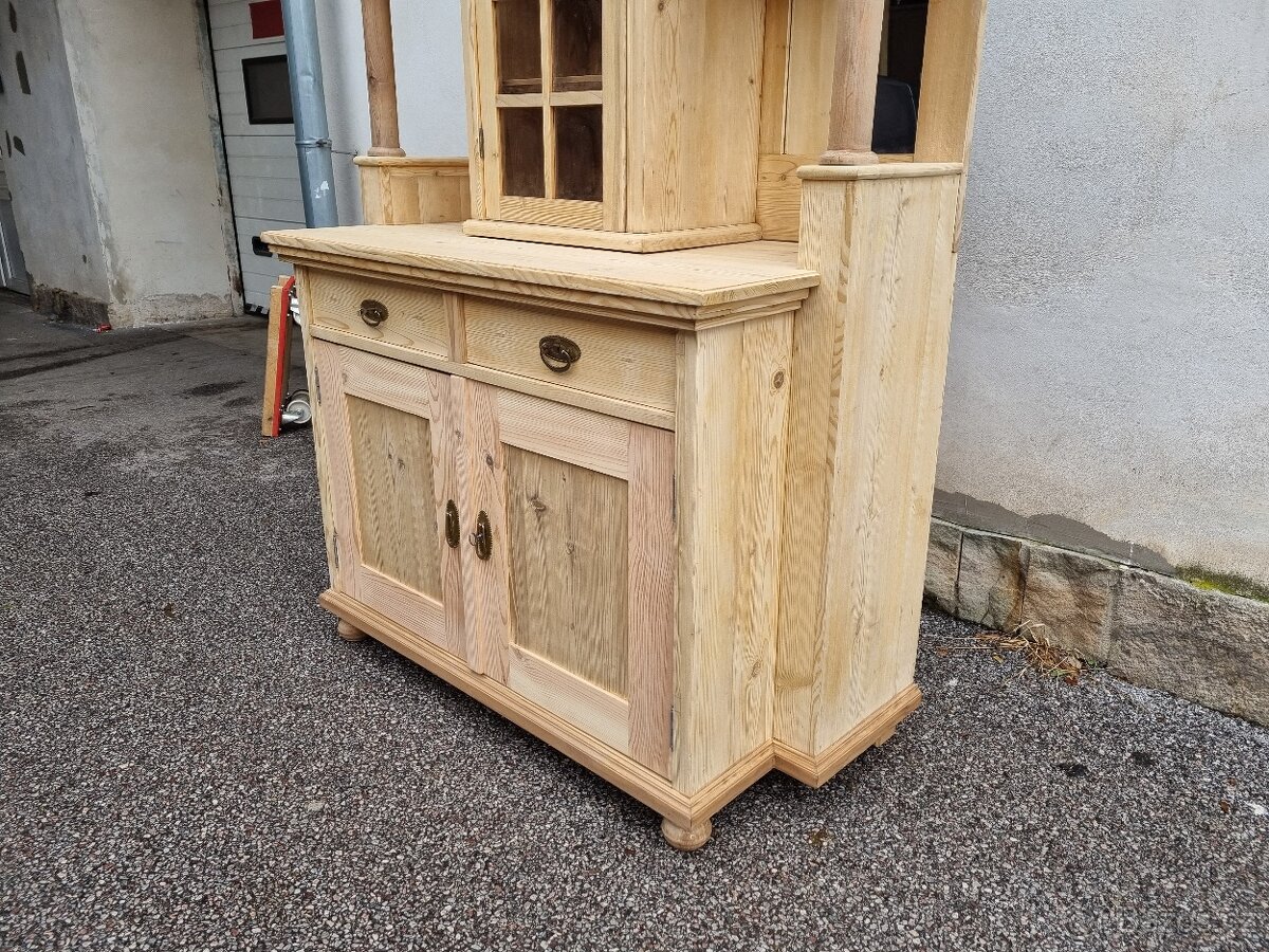 KRÁSNÁ KREDENC PO RENOVACI - 9