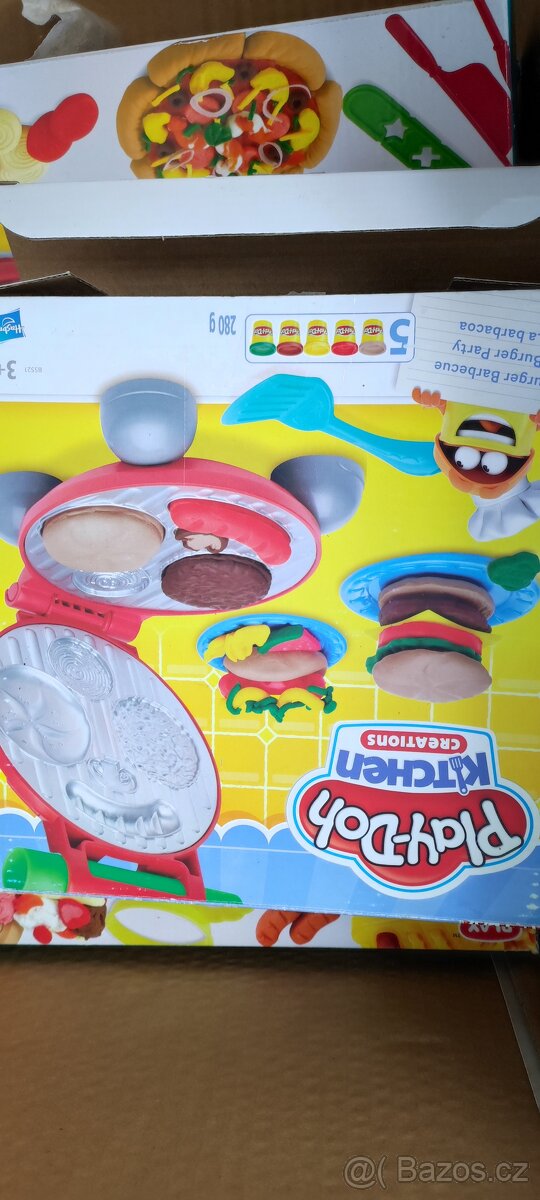 Dřevěná kuchyňka s velkým množstvím příslušenství - 9