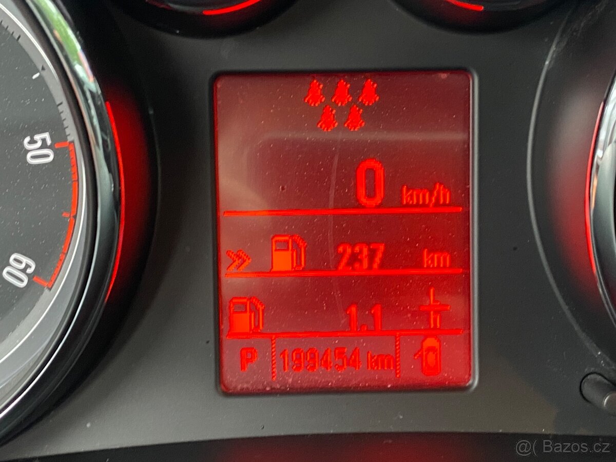 OPEL ZAFIRA 7 míst automat - 9