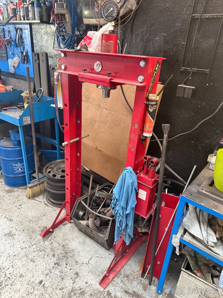 Prodam vybaveni pro autoservis - 9