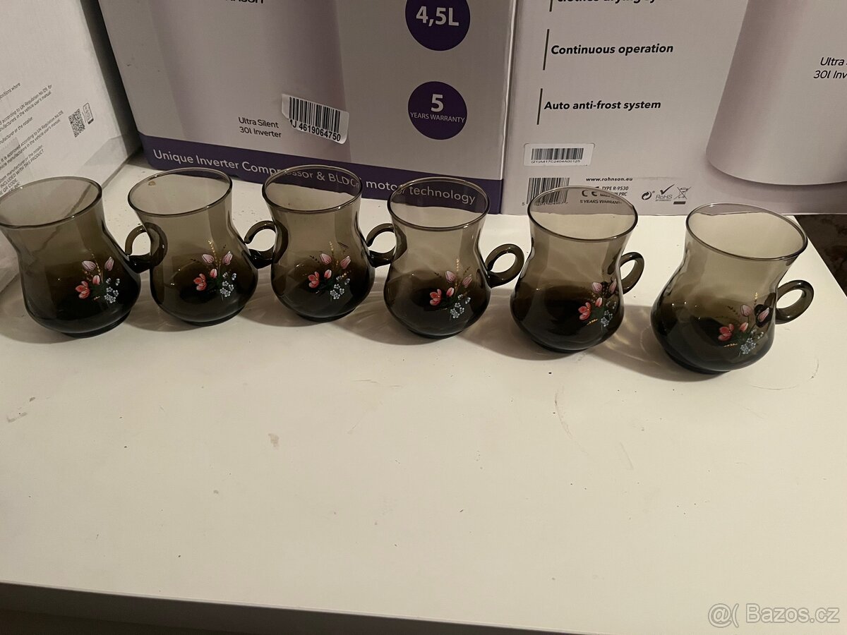 Zelene, cerne sklo a svicen - 9