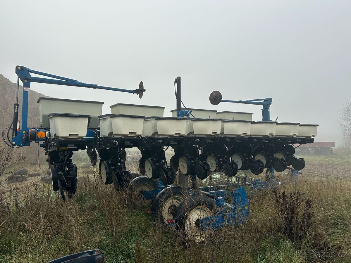 Secí stroj Kinze 3500 - 9