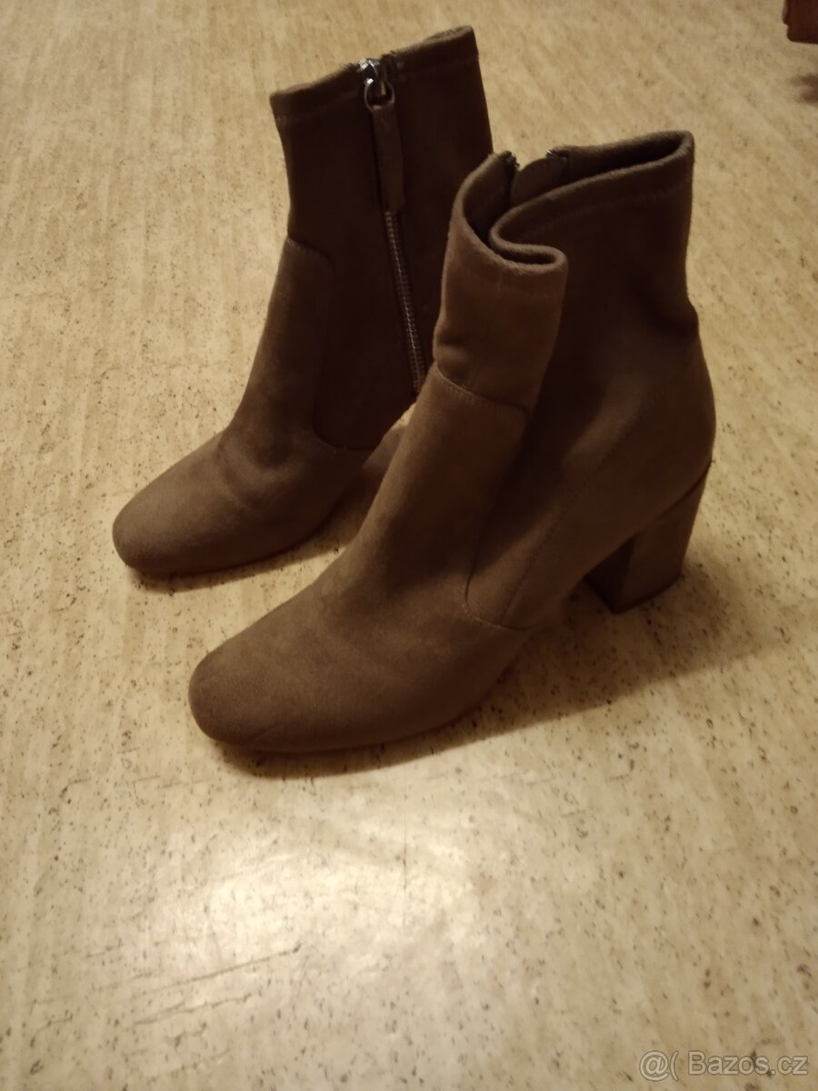 Zara Basic dámské kozačky velikost 37. - 9