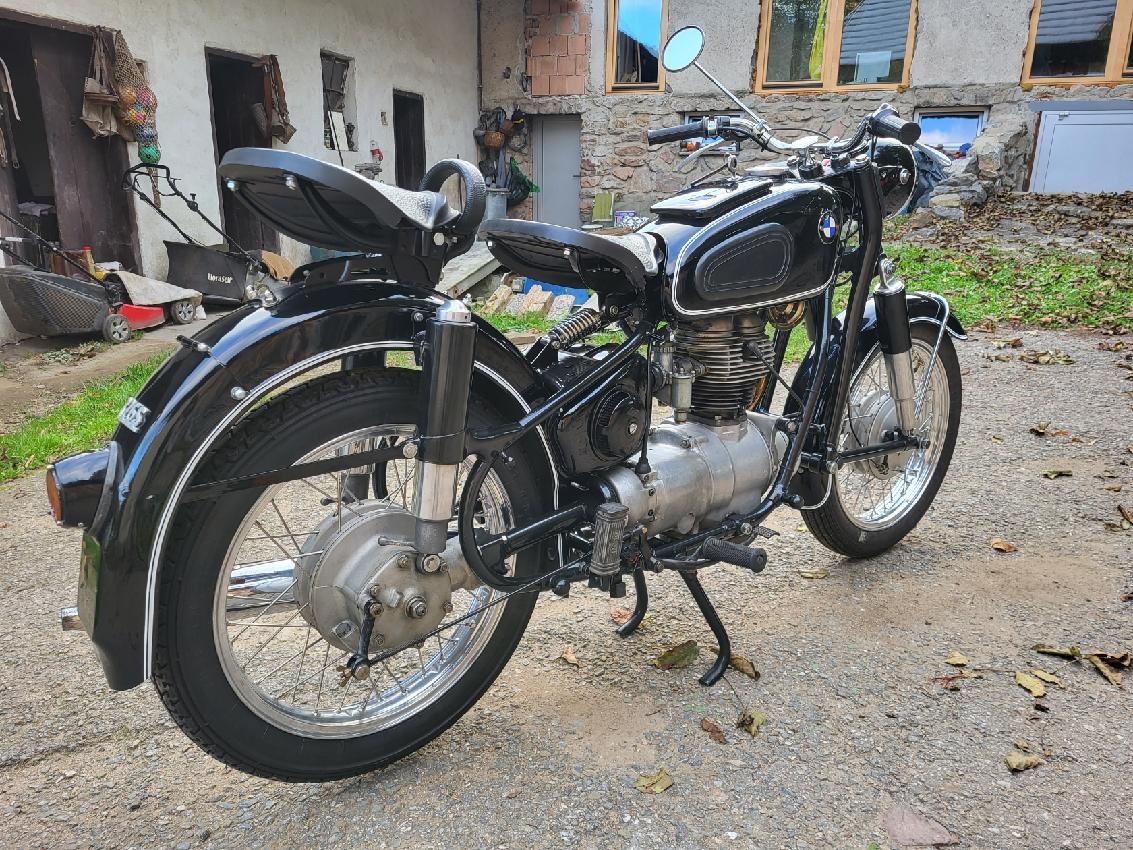 BMW R26 1956, všechny čísla shodné,včetně bílé SPZ a TP - 9