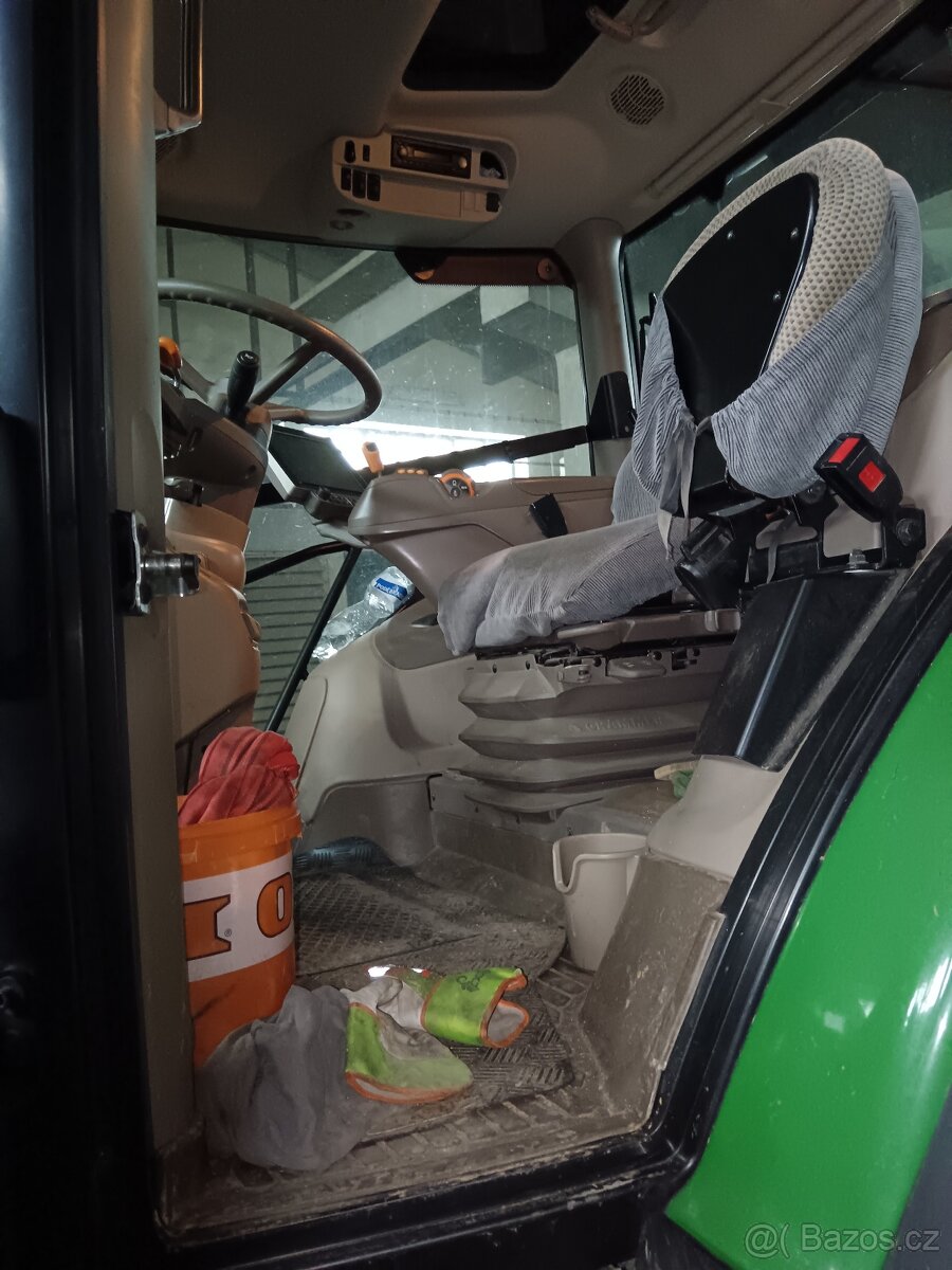 Traktor John Deere 6215 R - 9