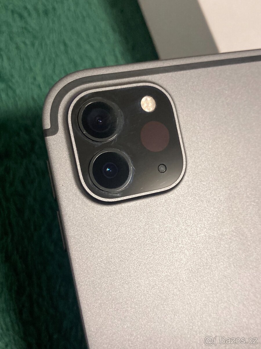 iPad Pro 12.9 2021 5th gen. Baterie 89% - 9