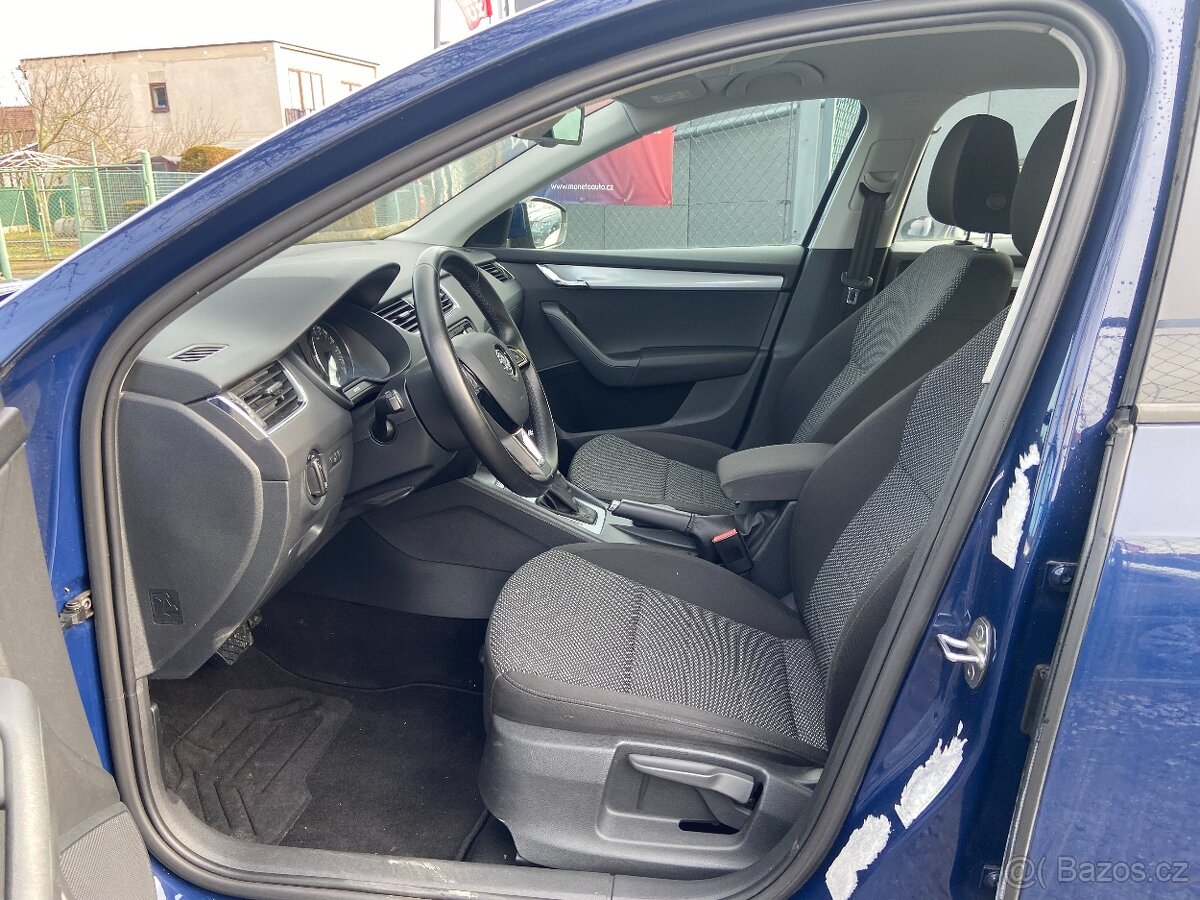Škoda Octavia 1.6 TDi DSG Navigace, Tempomat - 9