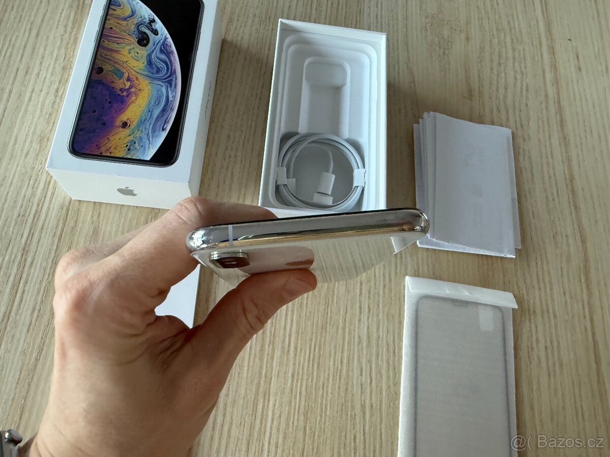Apple iPhone XS 256GB bílá barva - 9