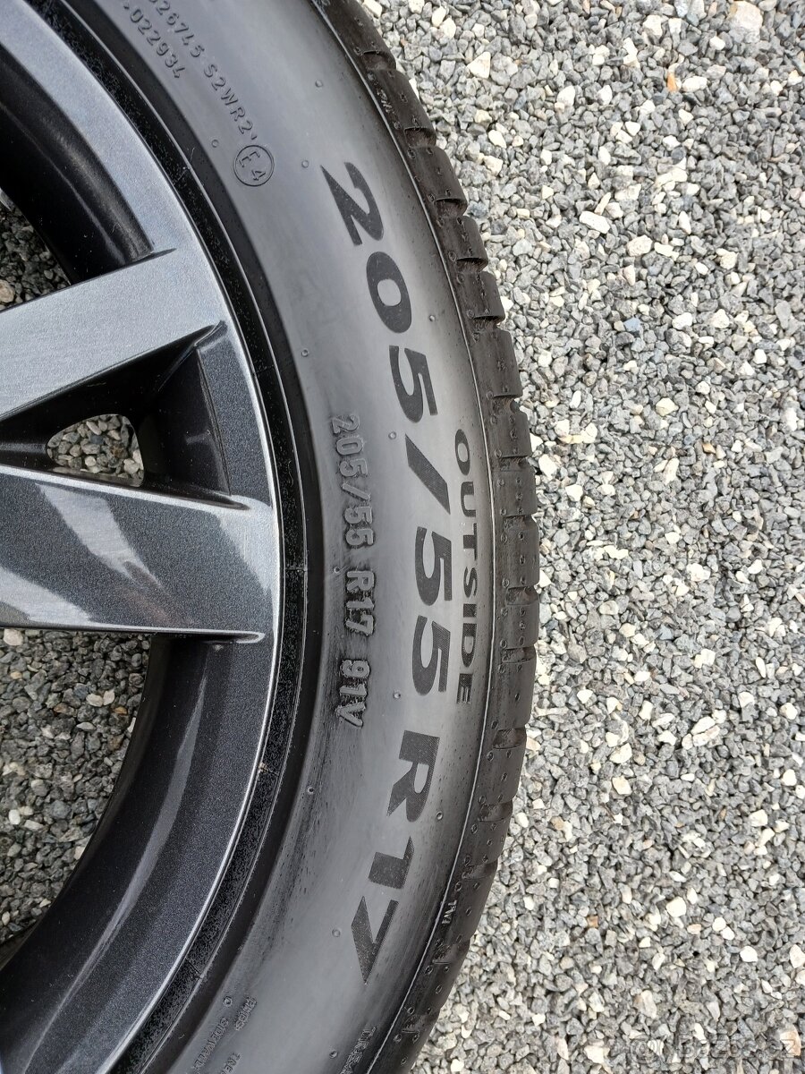 Pěkná nová orig alu kola Škoda Octavia 4, Pirelli 205/55/17 - 9